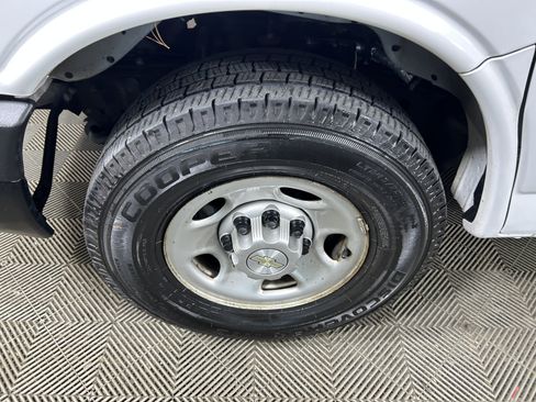 Used 2021 Chevrolet Express 2500 w/ Driver Convenience Package image 10