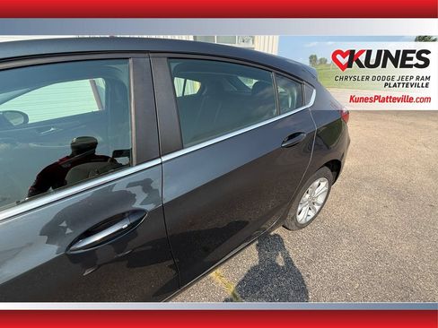 Used 2019 Chevrolet Cruze LT w/ LT True North Edition FWD image 32