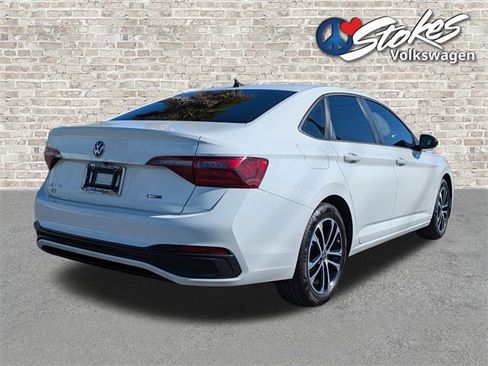 Used 2024 Volkswagen Jetta Sport image 4