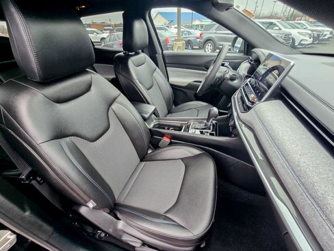 Used 2024 Jeep Compass Latitude image 31