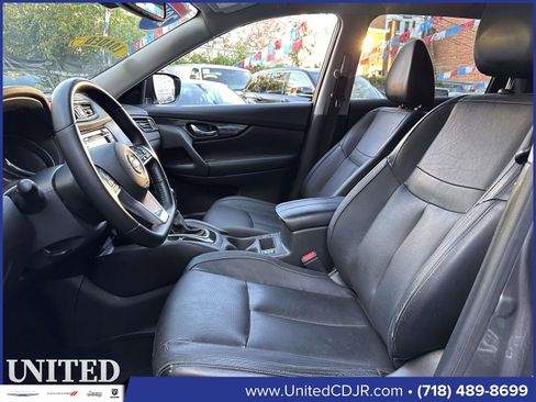 Used 2018 Nissan Rogue SL image 18
