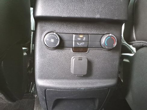 Used 2018 Ford Explorer XLT w/ Equipment Group 202A AWD/4WD image 16