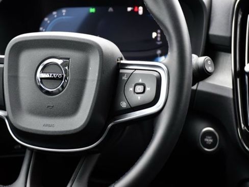 Certified 2025 Volvo XC40 B5 Plus image 21