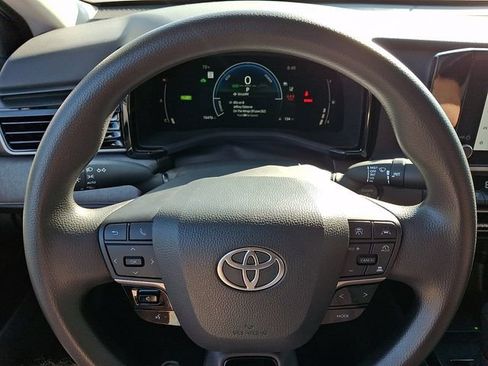 Used 2025 Toyota Camry LE AWD/4WD image 18