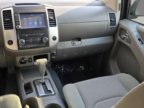 Used 2019 Nissan Frontier SV AWD/4WD image 4