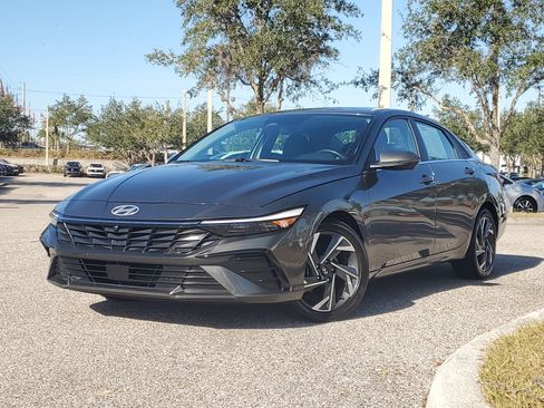 Used 2024 Hyundai Elantra Limited image 35