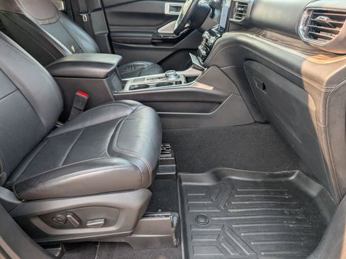 Used 2022 Ford Explorer Platinum w/ Equipment Group 601A image 30