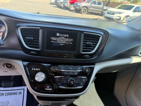 Used 2018 Chrysler Pacifica Touring Plus w/ Tire & Wheel Group FWD image 13