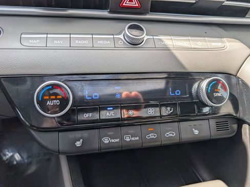 Used 2024 Hyundai Elantra SEL w/ Convenience Package FWD image 22