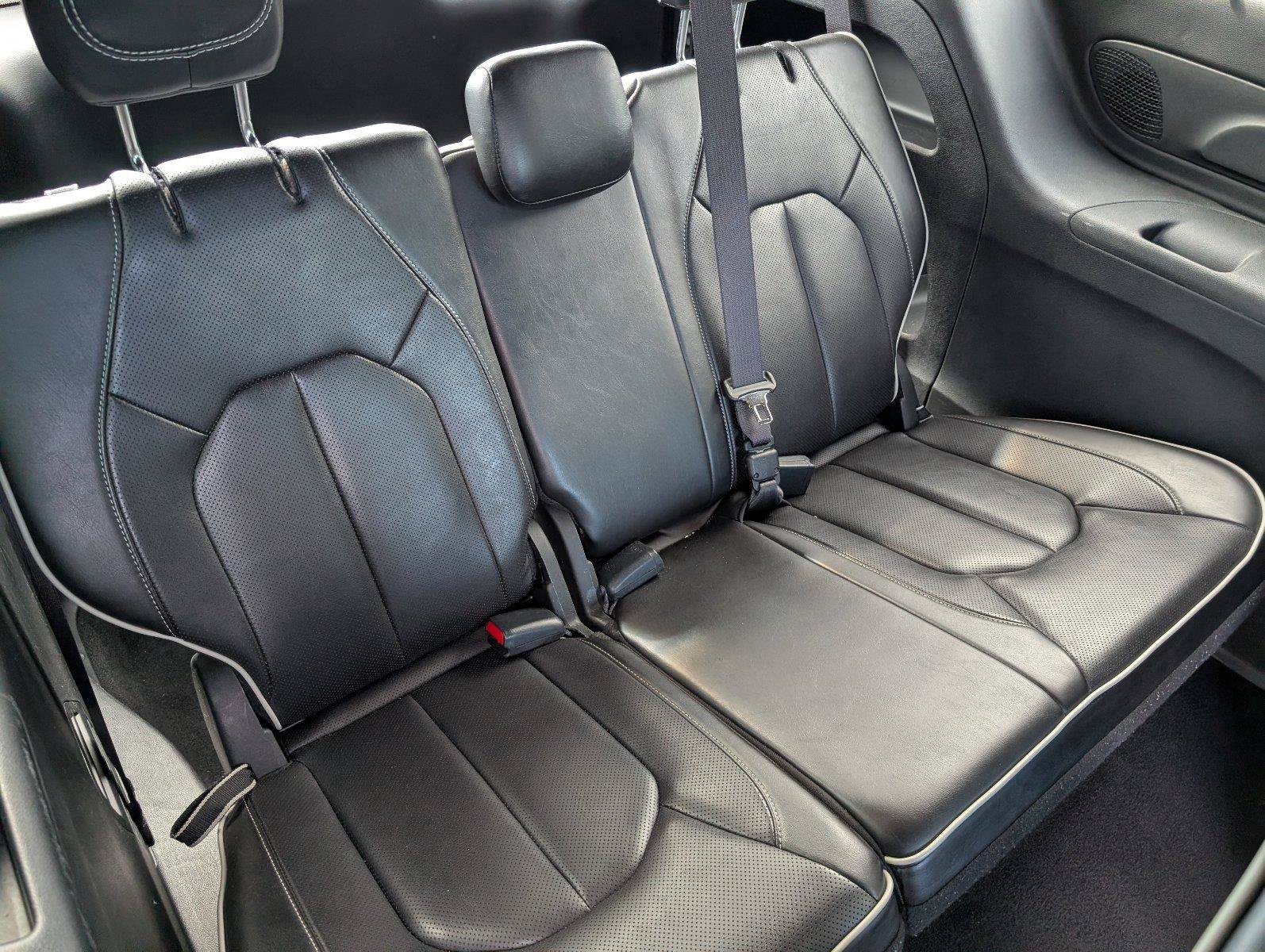 Used 2025 Chrysler Pacifica Limited FWD image 38