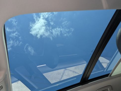 New 2026 Volkswagen Taos SE image 21