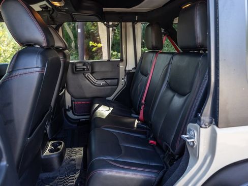 Used 2018 Jeep Wrangler Unlimited Rubicon AWD/4WD image 45