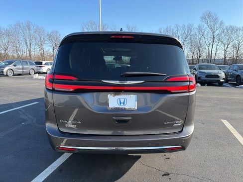 Used 2021 Chrysler Pacifica Limited image 4