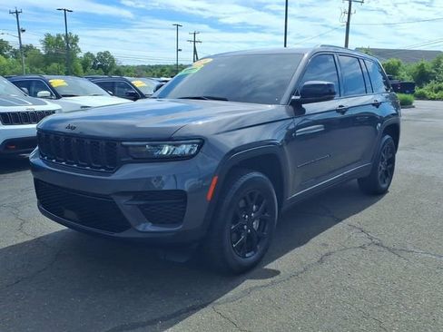 Certified 2024 Jeep Grand Cherokee Altitude AWD/4WD image 3
