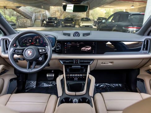 Certified 2025 Porsche Cayenne S AWD/4WD image 37