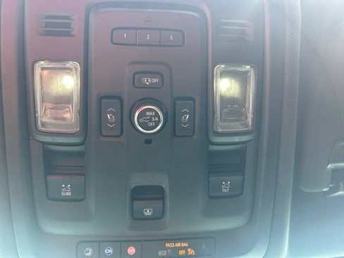 Used 2021 Chevrolet Suburban Premier w/ Premium Package RWD image 18