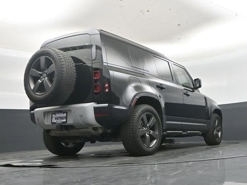 Used 2025 Land Rover Defender 110 S image 41