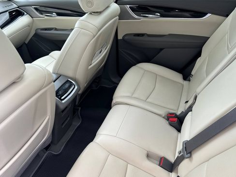 Certified 2021 Cadillac XT6 Premium Luxury w/ LPO, Radiant Package AWD/4WD image 15