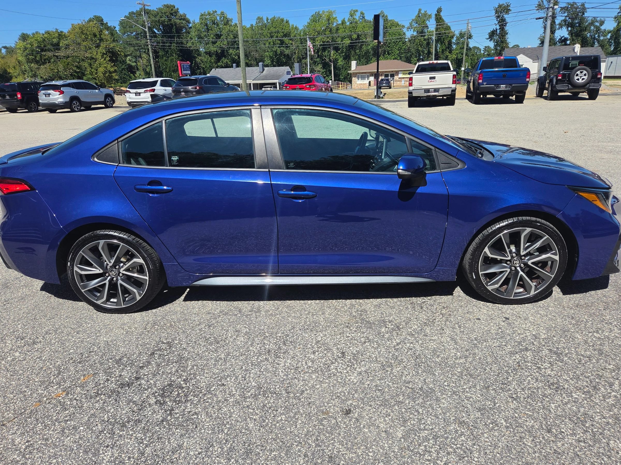 Used 2021 Toyota Corolla SE w/ SE Premium Package FWD image 6