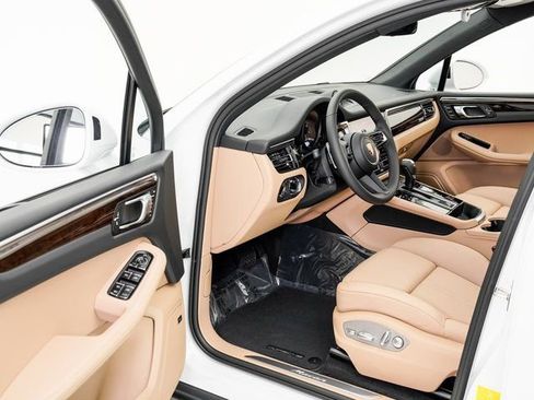 New 2026 Porsche Macan image 7