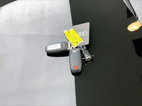 Used 2025 Audi Q4 e-tron Premium Plus w/ Premium Plus image 14