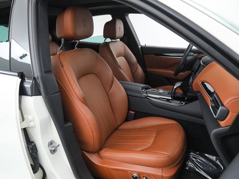 Certified 2022 Maserati Levante Modena image 13