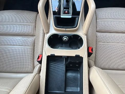 Used 2023 Porsche Cayenne Platinum Edition AWD/4WD image 35