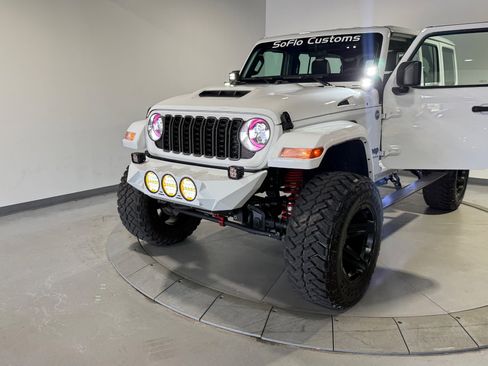 Used 2025 Jeep Wrangler Sport AWD/4WD image 7