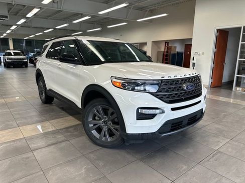 Used 2023 Ford Explorer XLT w/ Equipment Group 202A AWD/4WD image 1
