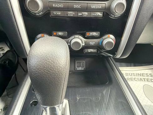 Used 2019 Nissan Pathfinder S AWD/4WD image 39