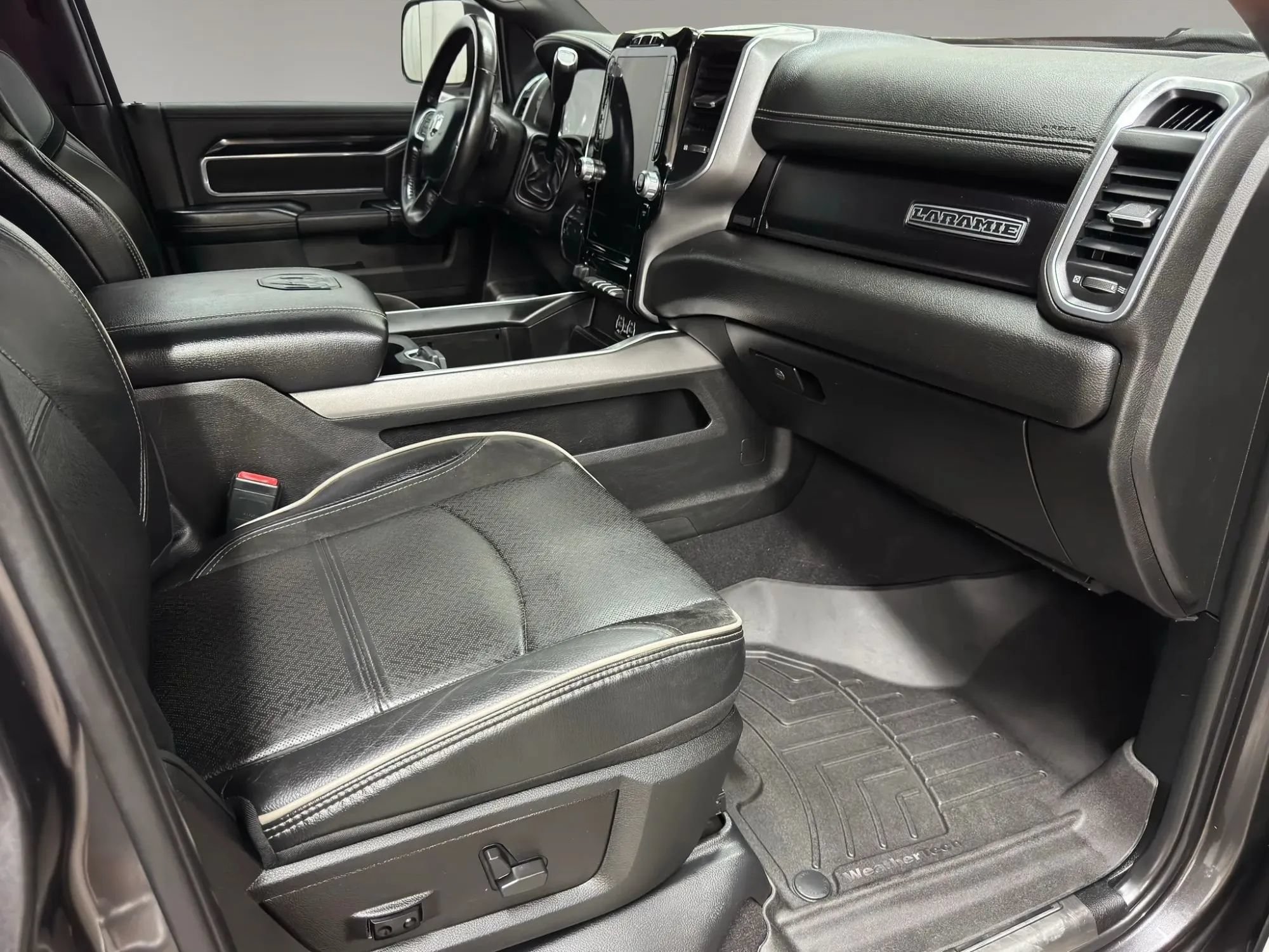 Used 2022 RAM 2500 Laramie w/ Night Edition AWD/4WD image 15