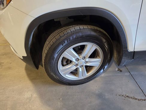 Used 2022 Chevrolet Trax LS w/ Tint and Cruise Package AWD/4WD image 3