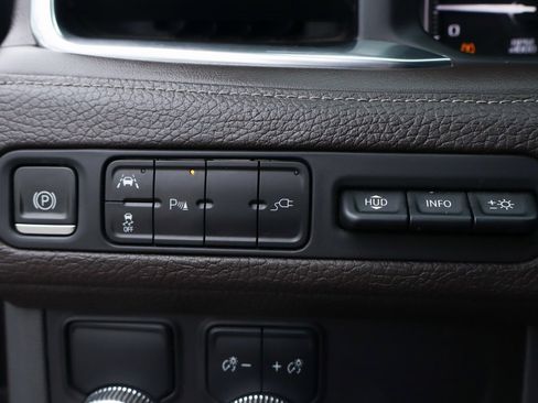 Used 2021 GMC Yukon Denali w/ LPO, Illumination Package image 22