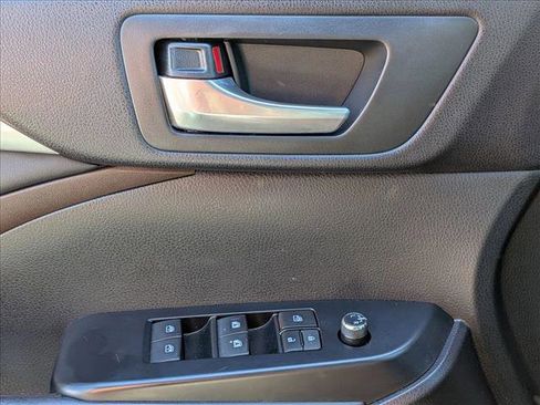 Used 2014 Toyota Highlander XLE image 4