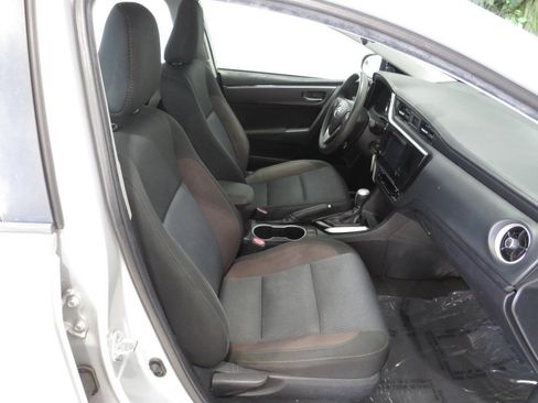Used 2019 Toyota Corolla LE FWD image 10