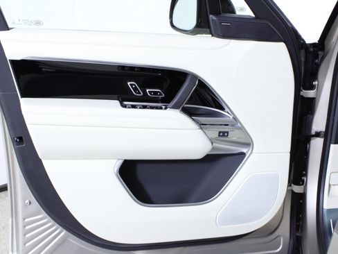 New 2026 Land Rover Range Rover SE image 15