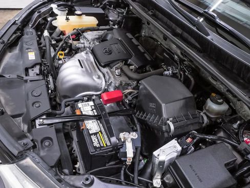 Used 2018 Toyota RAV4 XLE FWD image 32