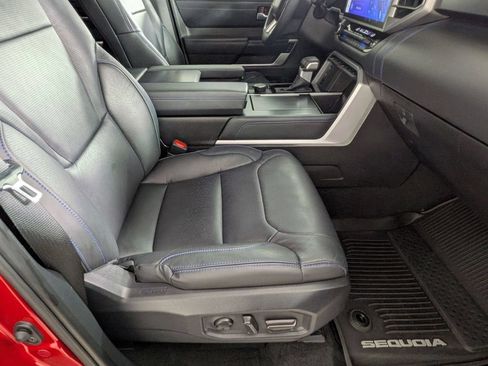 Used 2025 Toyota Sequoia Platinum AWD/4WD image 29
