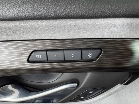 Used 2023 GMC Terrain SLT w/ Infotainment Package II FWD image 13