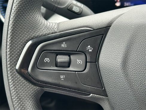 Used 2025 Chevrolet Trax LT image 34