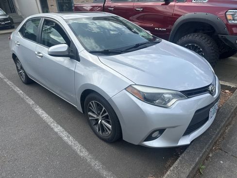 Used 2016 Toyota Corolla LE Premium image 2