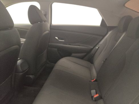 Used 2022 Hyundai Elantra SE FWD image 18