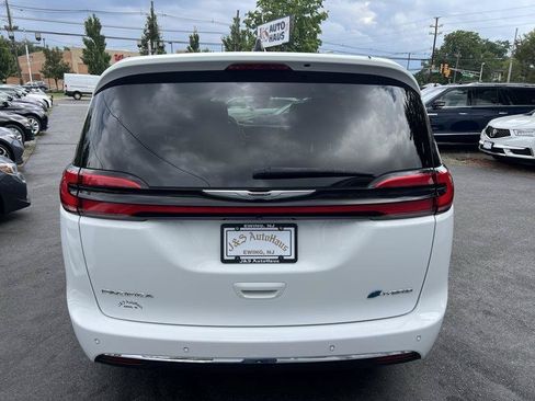 Used 2024 Chrysler Pacifica Limited FWD image 5