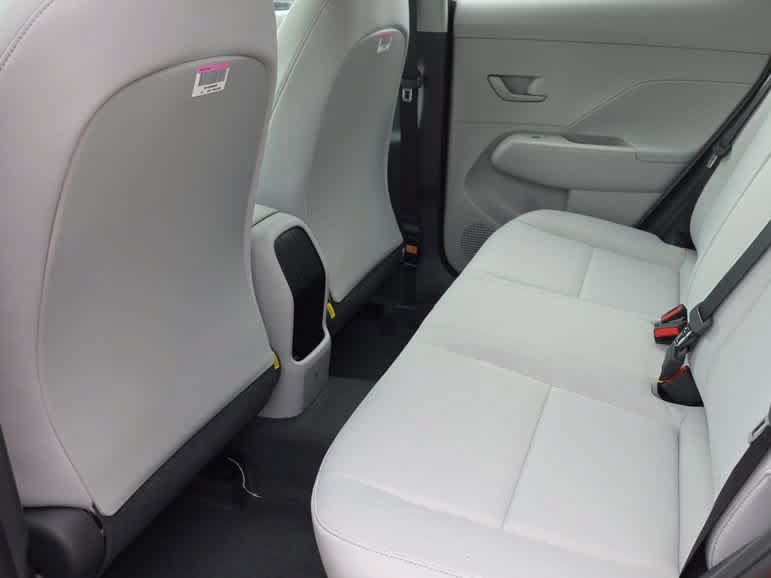 New 2027 Hyundai Kona SE FWD image 19