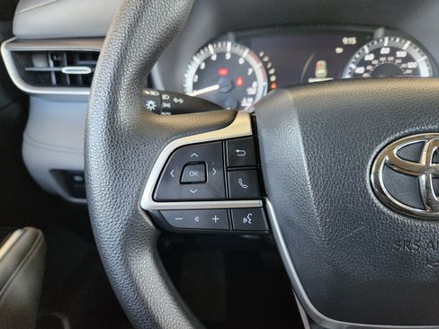Used 2023 Toyota Highlander L image 30