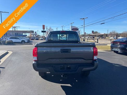 Used 2017 Toyota Tacoma SR image 4