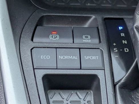 Used 2021 Toyota RAV4 XLE Premium image 16