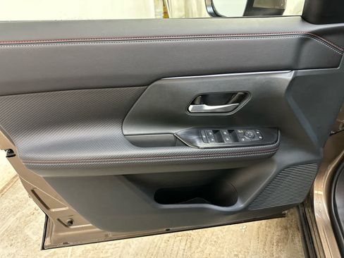 New 2025 Nissan Kicks SR image 18