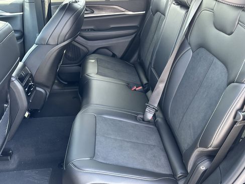 New 2026 Jeep Grand Cherokee Altitude image 11