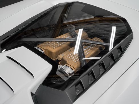 Used 2018 Lamborghini Huracan Performante AWD/4WD image 28